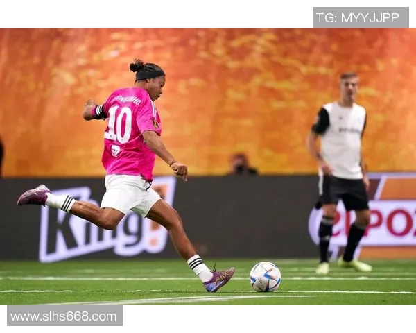 顶级球星魅力写真集聚焦绿茵激情与俊朗风采